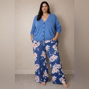 3. FLORAL Lounge Set